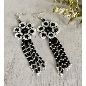 Mexican Huichol Flower White and black beads earring - Kuoli